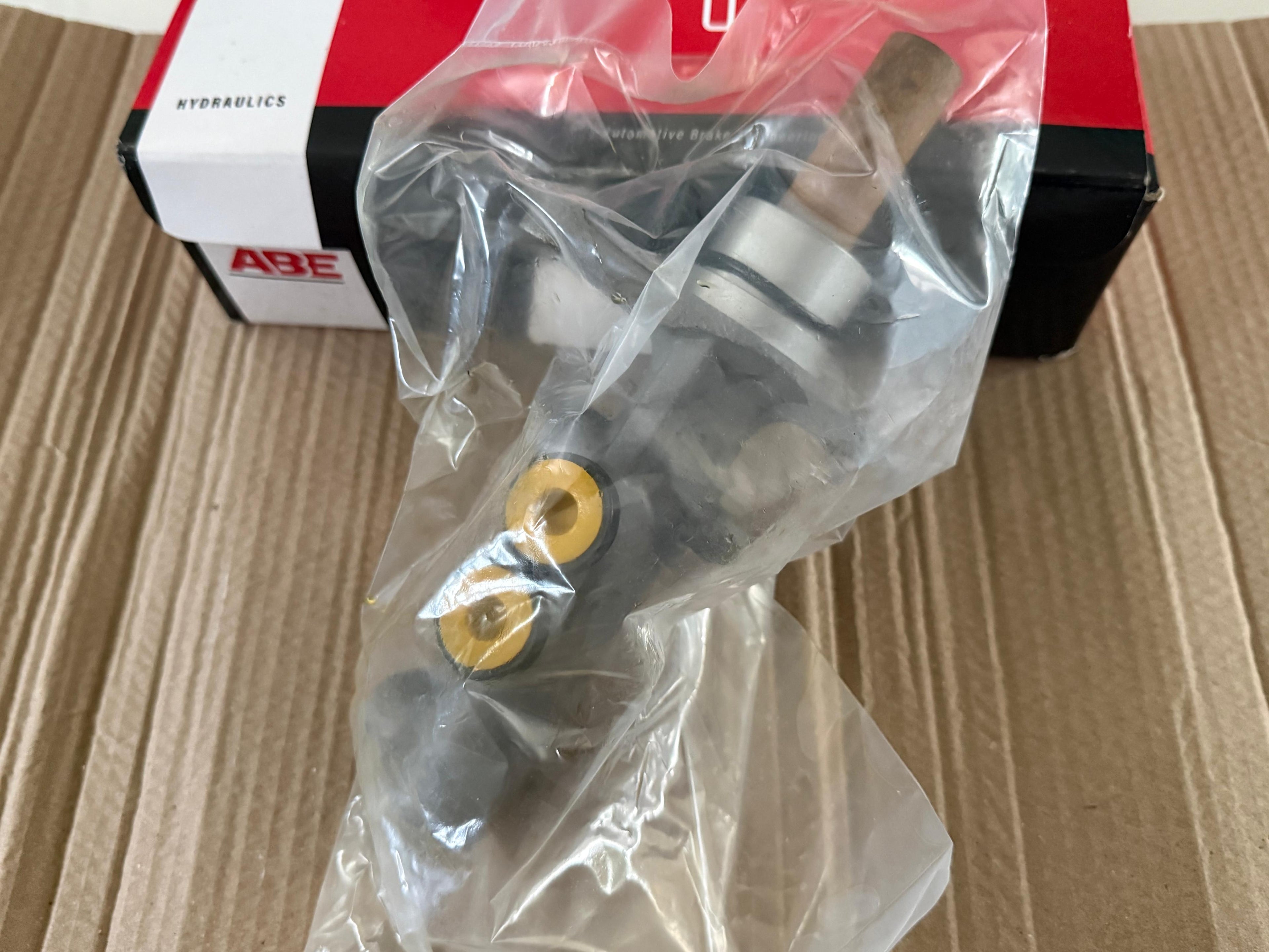 Maître cylindre vw  6R1 611 019 A